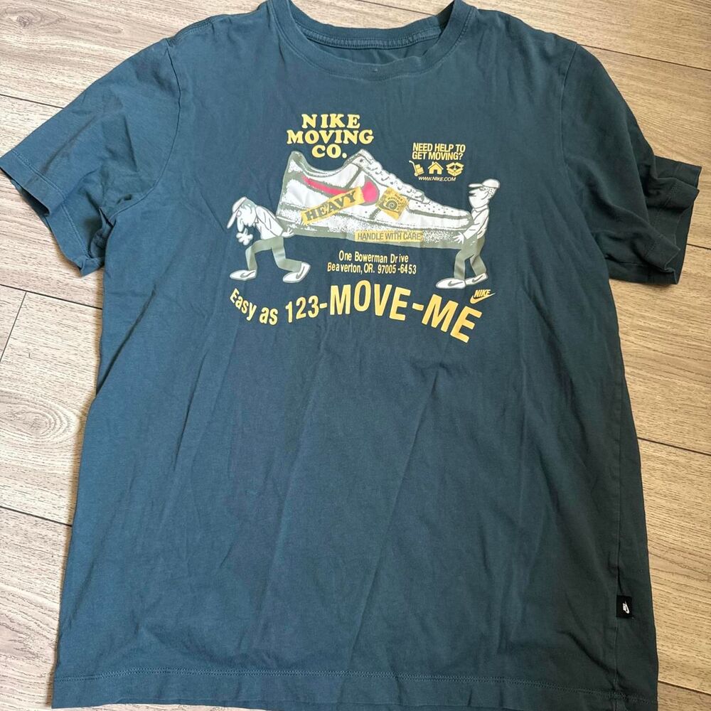Nike Men's Green and Black T-shirt